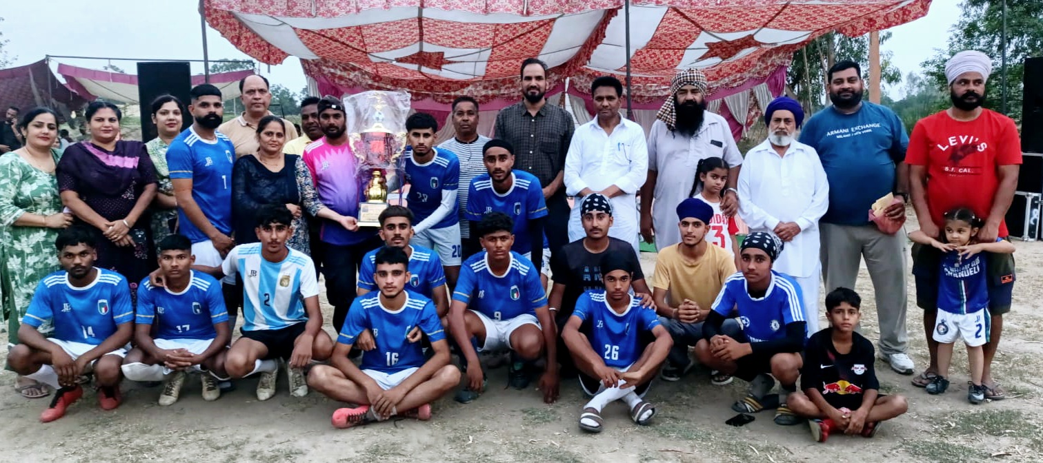 Chandeli Football League Kukkadan Club won by defeating Fatehpur Kothi.